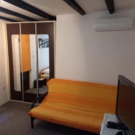 Old Town Apartment Murter Bagian luar foto