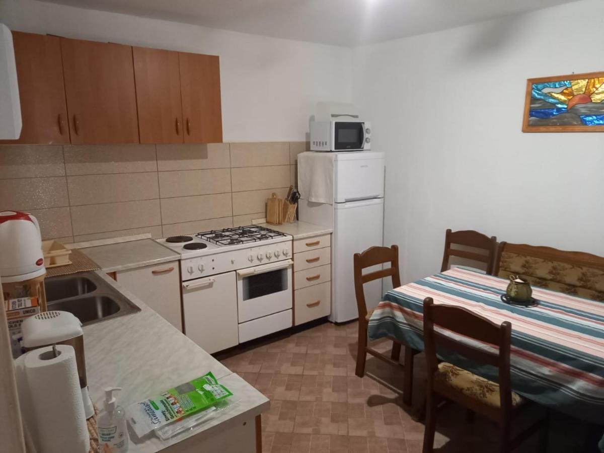 Old Town Apartment Murter Bagian luar foto