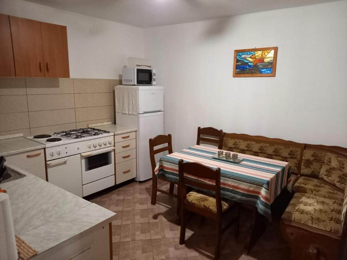 Old Town Apartment Murter Bagian luar foto