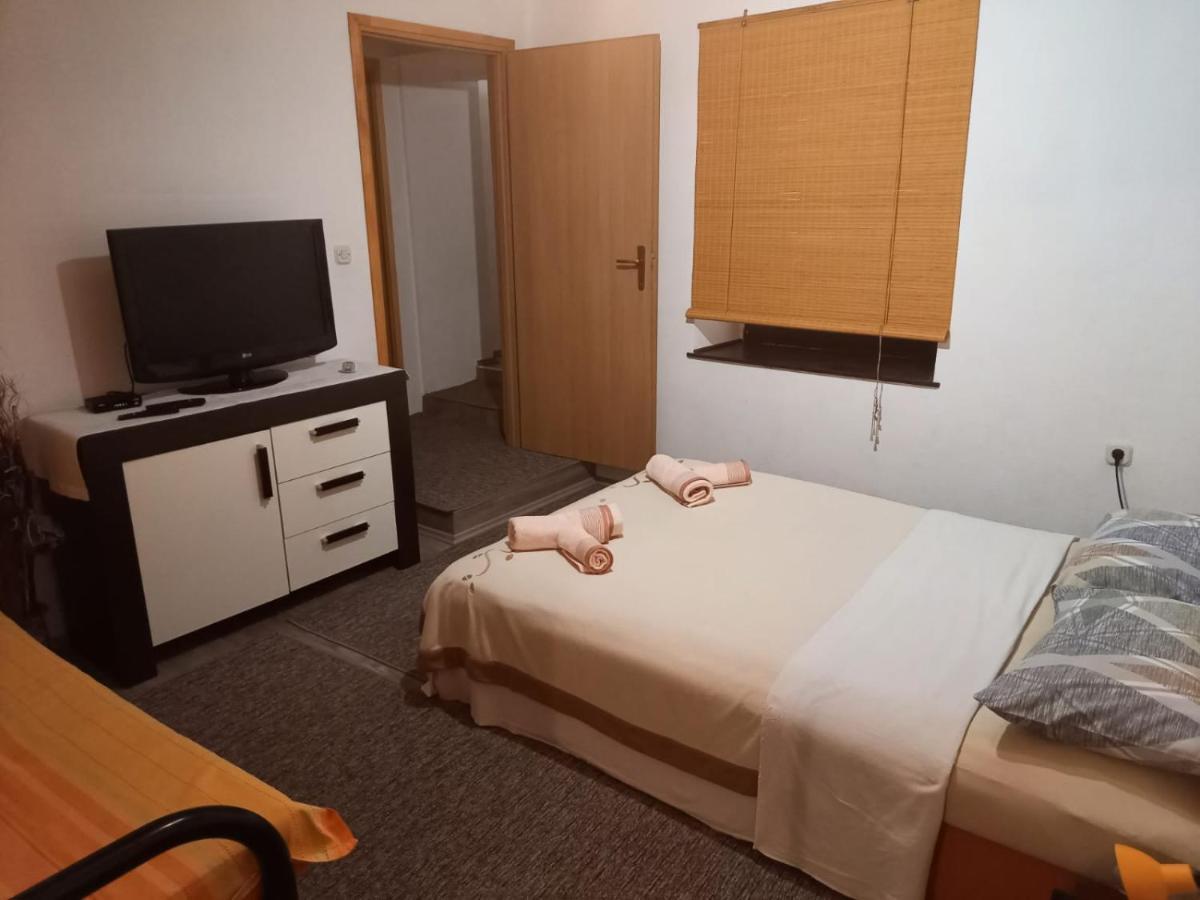 Old Town Apartment Murter Bagian luar foto