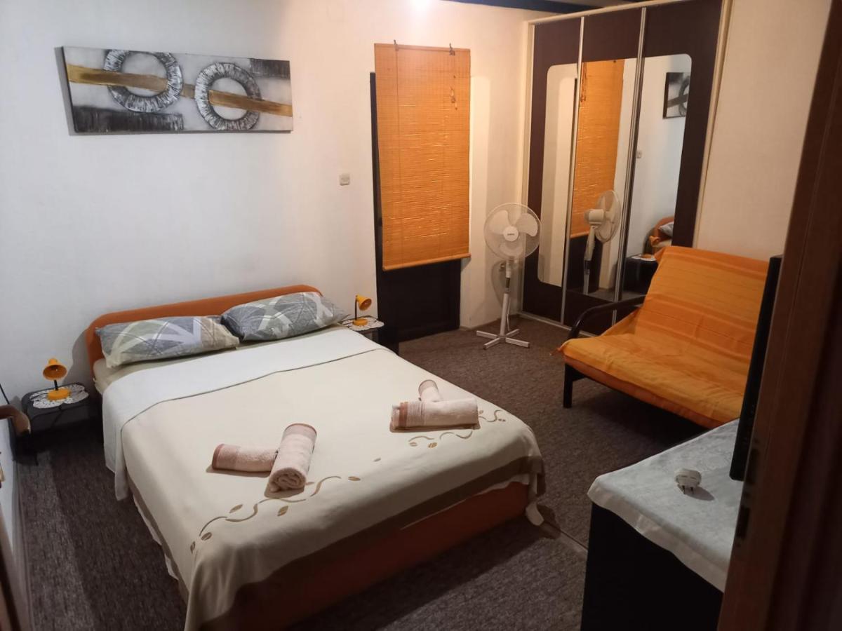 Old Town Apartment Murter Bagian luar foto